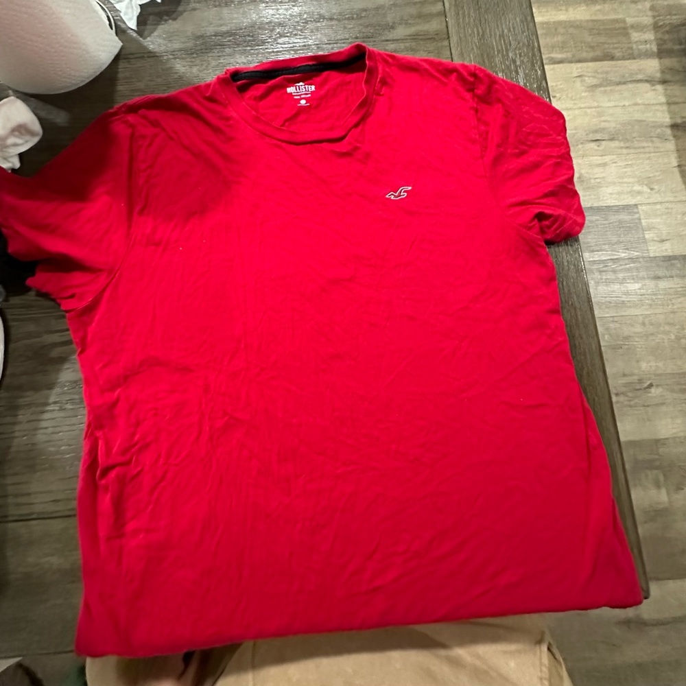 Hollister Men's Bright Red Short Sleeve Tee